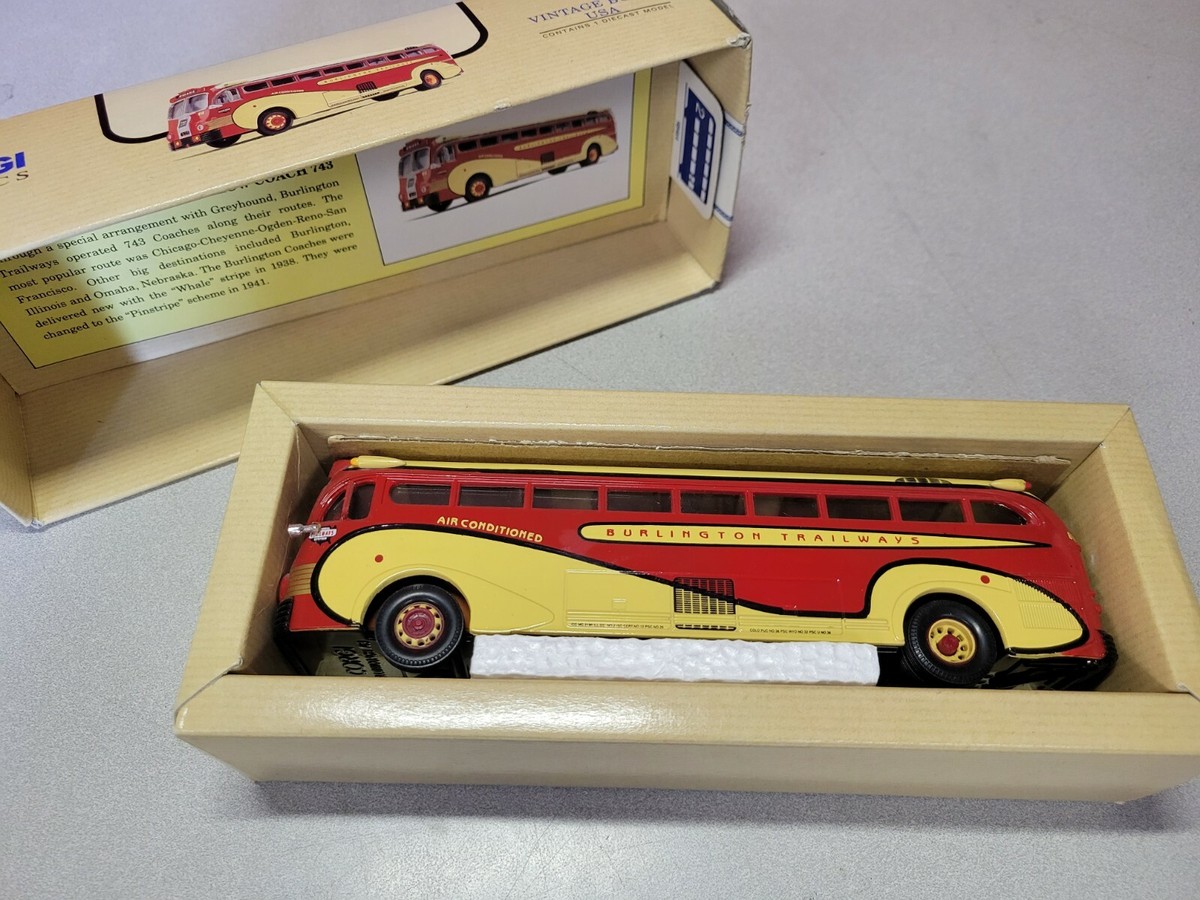 Corgi Classics - Burlington Trailways - Yellow Coach 743 - #98464