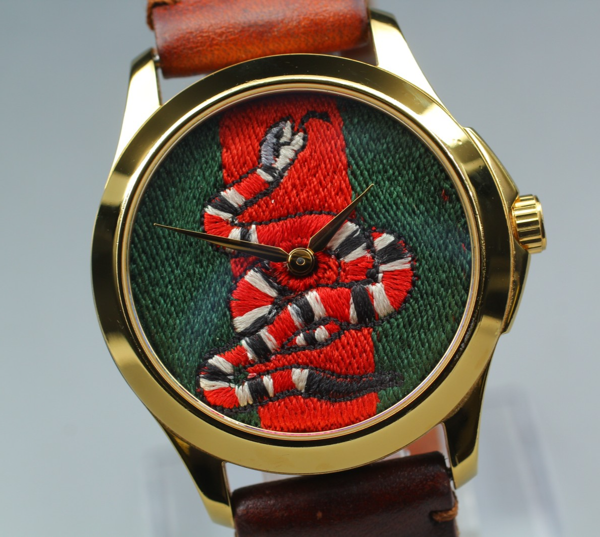 [Near MINT] Gucci G-Timeless 126.4 Supreme Snake Dial Quartz Men`s Watch JAPAN