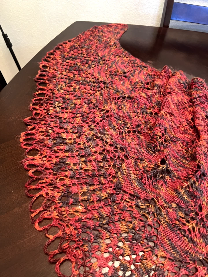 Nuevo chal de encaje hecho a mano "Hojas congeladas" Foto 3 de 4