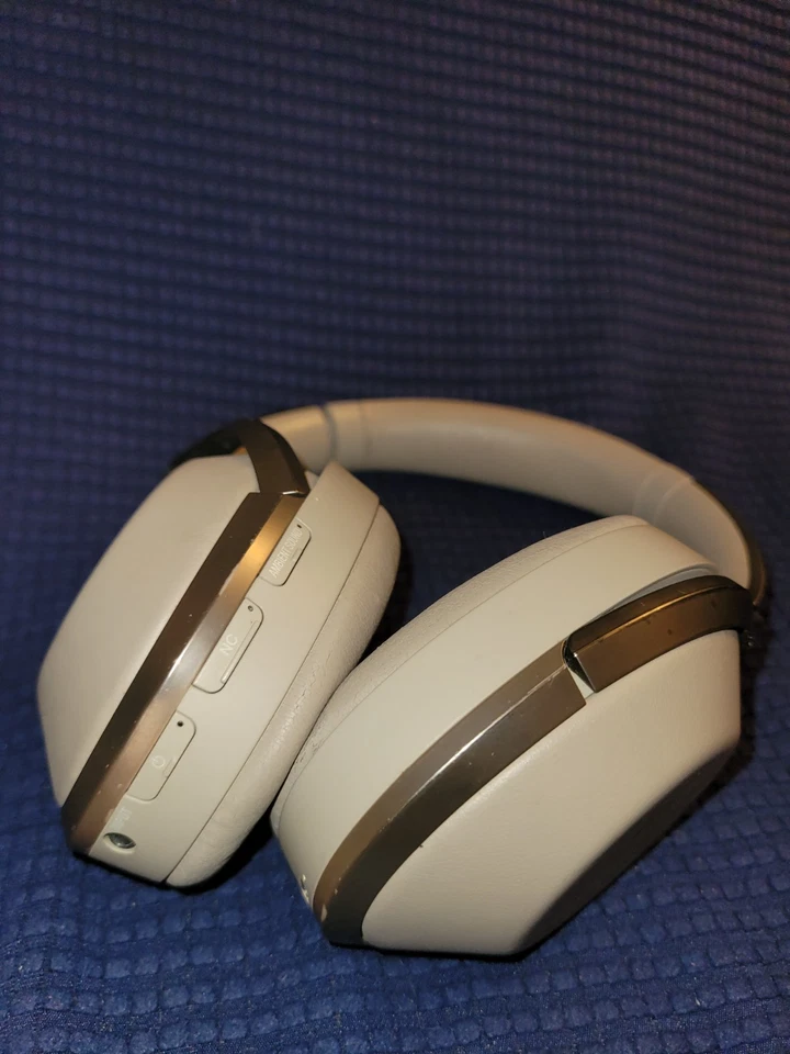 Fones de ouvido Sony MDR 1000X com cancelamento de ruído - Imagem 3 de 4