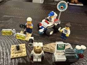 LEGO CITY: Space Starter Set (60077) Complete With Minifigs And Manual