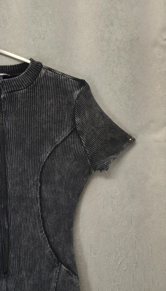 Fashion Nova Jumpsuit Womens Small Black Short Sleeve Ribbed Zip Front Romper - Image 3 of 4