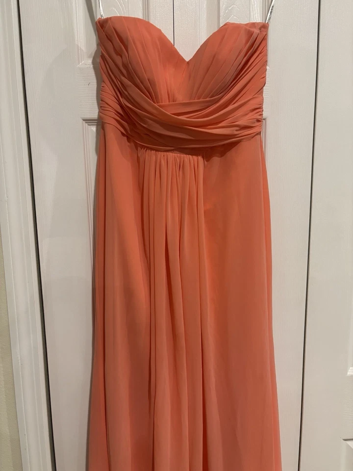 Vestido longo David's Bridal coral sem alças tamanho 6 - Imagem 4 de 4