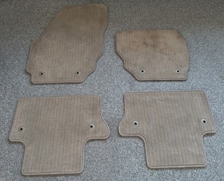 VOLVO XC70 / V70 CAR MATS ORIGINAL . USED FROM 59 PLATE