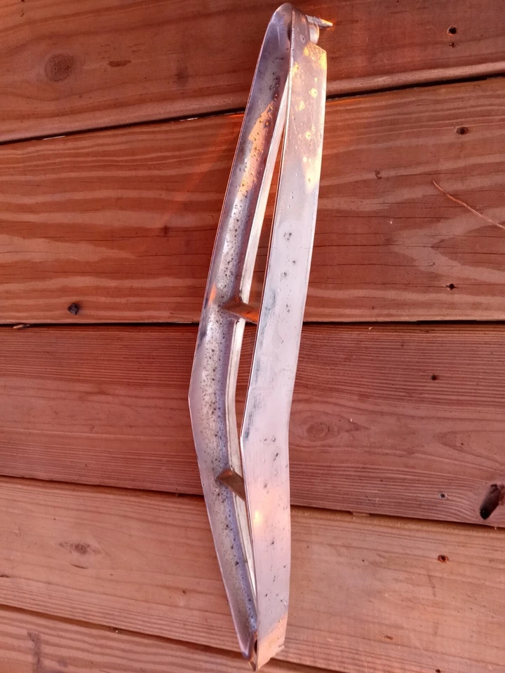 1967 - 1968 CADILLAC  DeVILLE  FLEETWOOD  OEM  TAIL LIGHT BEZEL ORIGINAL  - Image 2 of 4