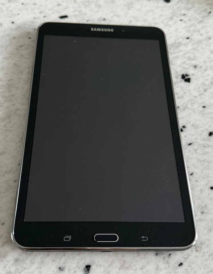 Tablet Samsung Galaxy 4 8” negra incluida con estuche y cargador -16 GB Foto 2 de 4