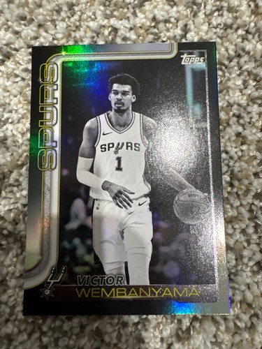 Victor Wembanyama [Clear] #195 2025 Topps card