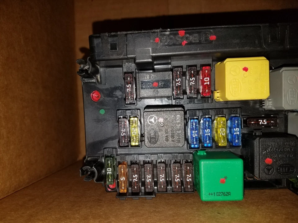 2010 至 2016 MERCEDES BENZ C300 C350 E350 SLK350 前山姆保险丝继电器盒模块 — 第 3/4 张图片