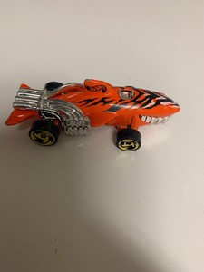 auto hot wheels tiburon