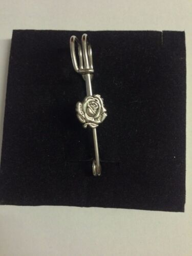 Kwiat róży PT200 srebrny emblemat na szalu i kilcie 3" 7,5 cm - Zdjęcie 1 z 1