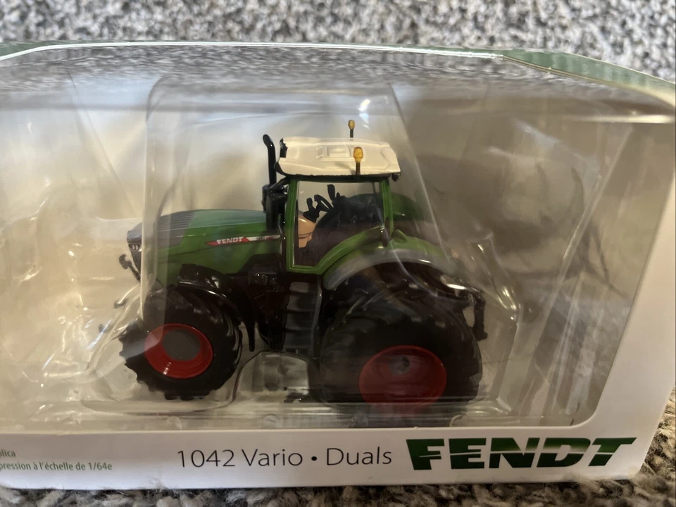 2024 SpecCast 1:64 Fendt 1042 Vario With Rear Duals NEW!! - Image 2 of 3