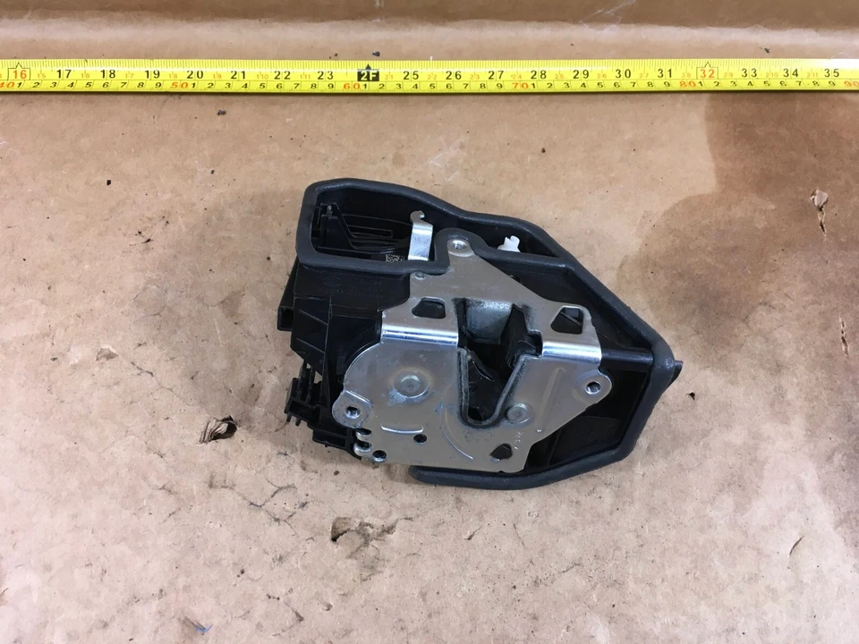 Оригинальный привод замка передней правой двери 2014 Mini Cooper Countryman 7318416. - Изображение 2 из 4