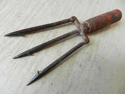 Ancien Matériel de pêche Foëne à 3 Dents * Fer Martelé * Trident Fouenne Fouine - Photo 1/4