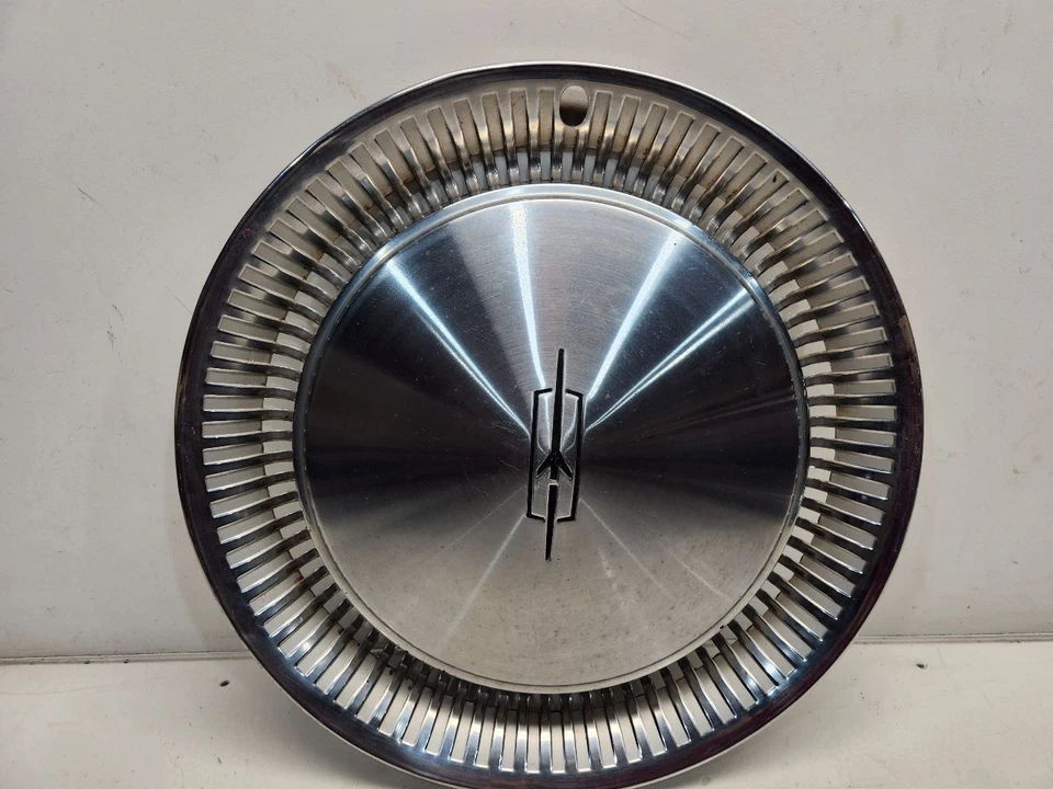 Oldsmobile Ninety-Eight 1977-79 cubiertas de rueda - 15 pulgadas *OK estado* JUEGO COMPLETO Foto 4 de 4