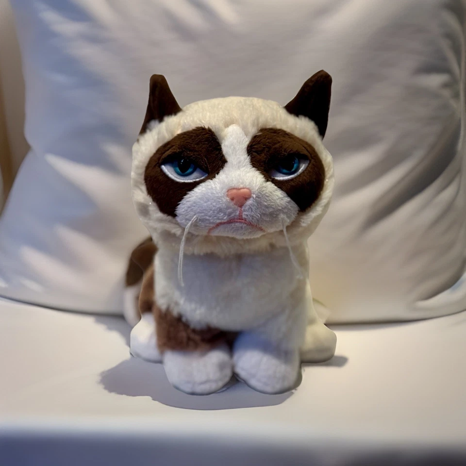 Ganz “Grumpy Cat”  9” tall, #22973, Excellent Pre-Loved Condition - Image 3 of 4