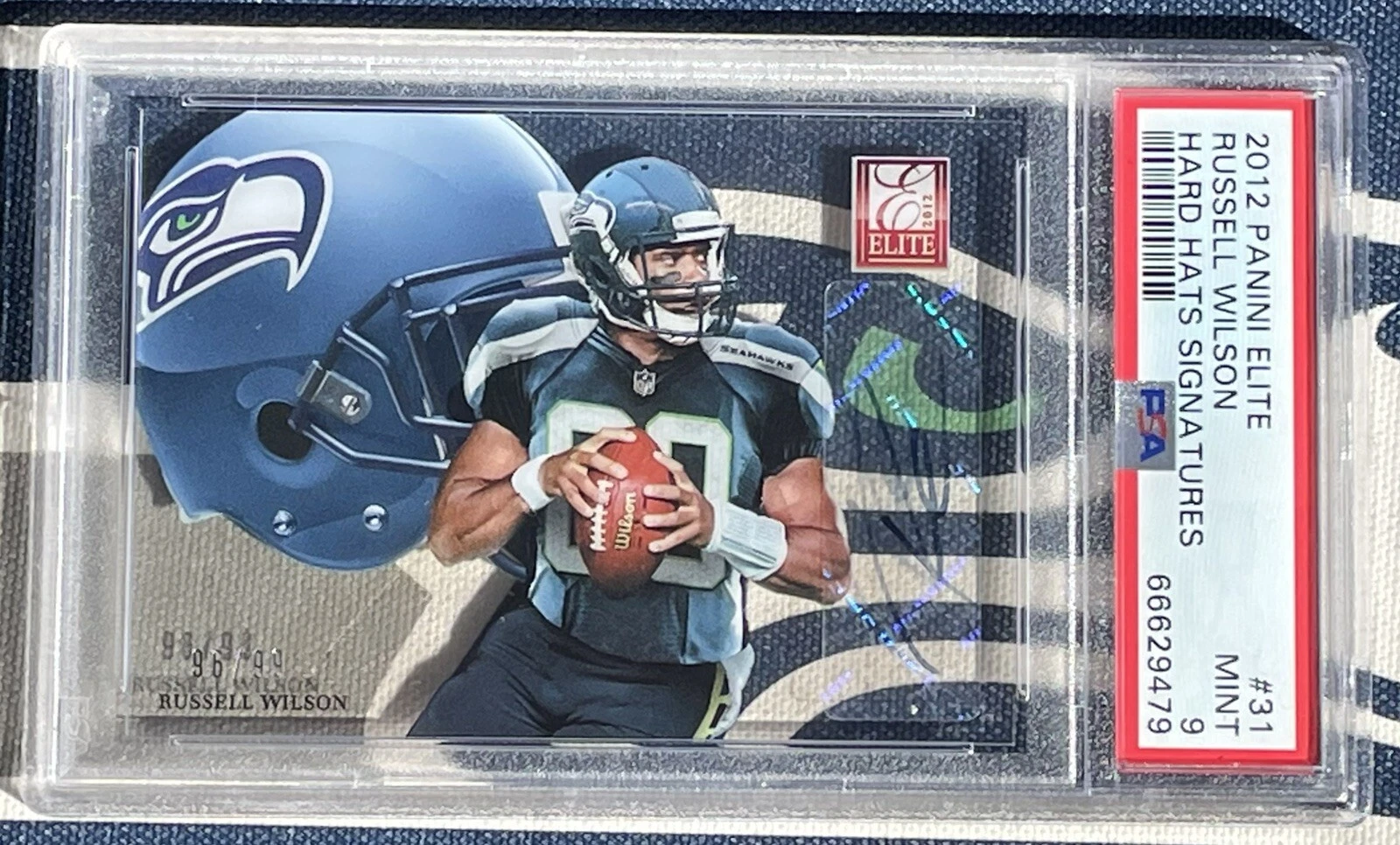Russell Wilson Panini Elite Hard Hats Signatures #31 Base