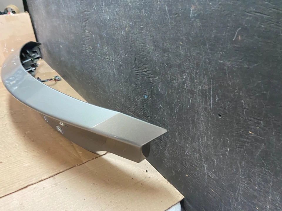 Painel de moldura tampa traseira do porta-malas Lincoln MKZ 2013 a 2020 com câmera I7336 DG - Imagem 2 de 4