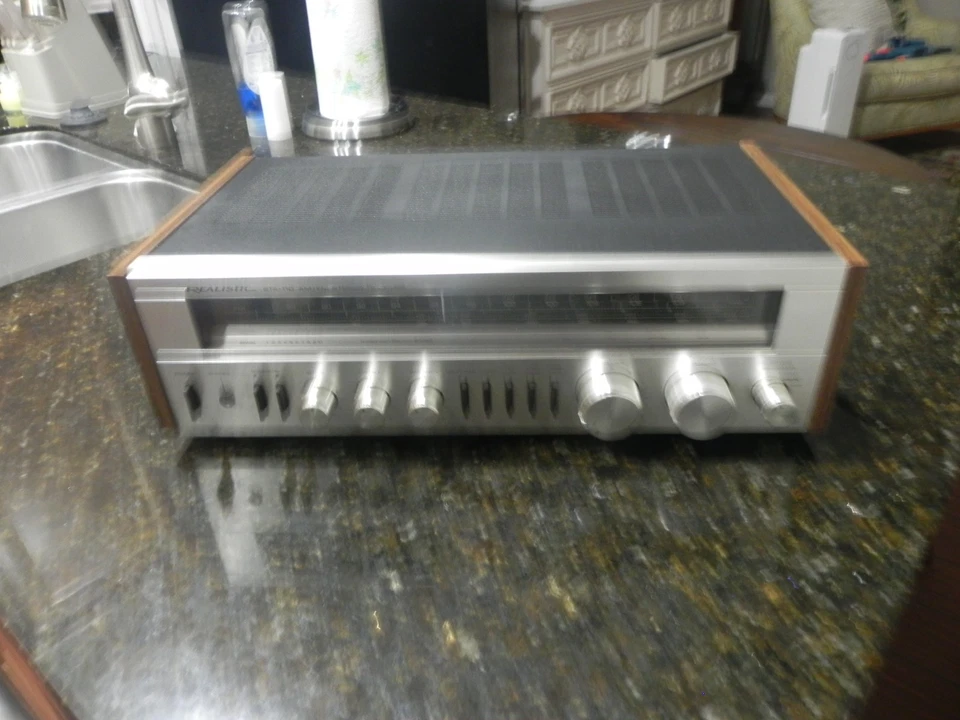 working Realistic STA-110 stereo am/fm tape moniitor reciever auto magic antenna - Image 4 of 4