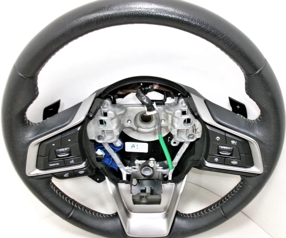Subaru Legacy 2020 volante de cuero con controles y cambio de paleta OEM Foto 4 de 4