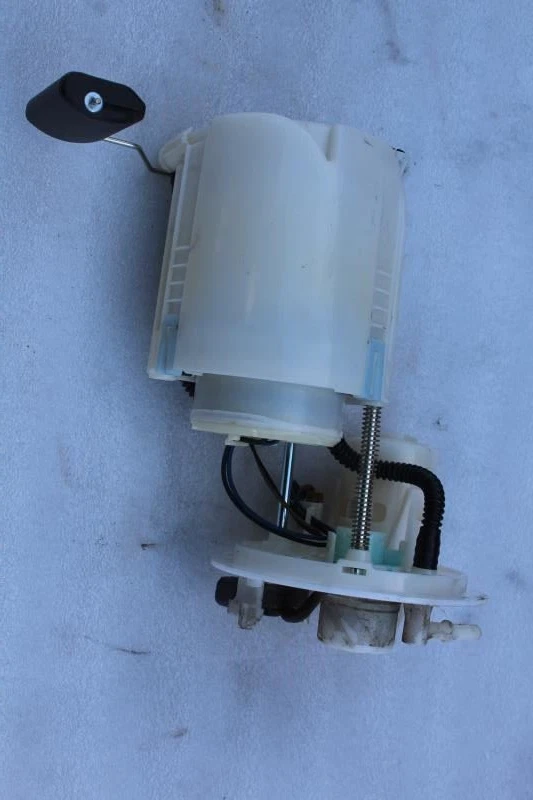 Hyundai Elantra GT 2017 gasolina bomba de combustible hatchback 31110-2V500 Foto 2 de 4