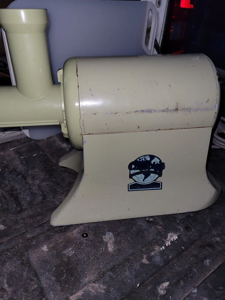 Соковыжималка Champion модель G5-NG-853S: 115 В, 60 Гц, 1/3 л. с., 5,7 А, 1725 об/мин-GE (читайте) - Изображение 2 из 4