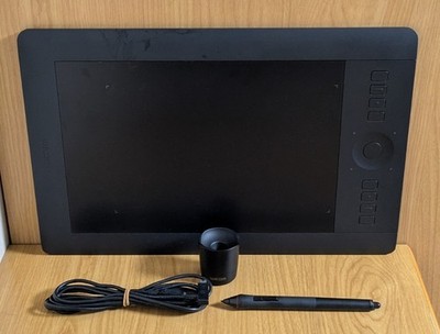 Wacom PTH-651 Intuos Pro Medium Creative Pen & Touch Tablet Exc | eBay