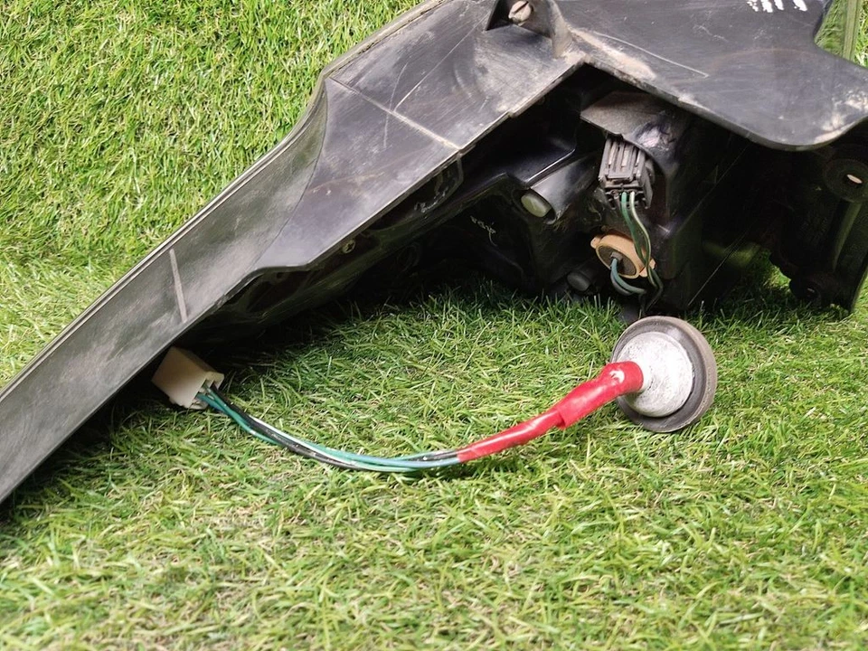 Mazda MPV 2007 Right Tail Light Rear Lamp L20651150 DTR64532 - Image 4 of 4