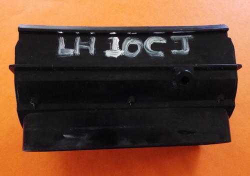 1981-1991 Mercedes Benz 560SEC, 560SEL,500SEC, W126 Series AC Lower Outlet-LH - Picture 4 of 6