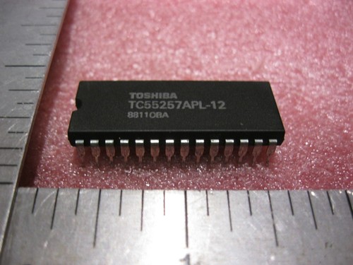 UM61256CK-20 - Mémoire SRAM CMOS 32Kx8 - DIP-28 - Pour Rétro-computing, Réparation - Rare