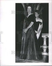 1990 Press Photo Scaasi Gown - RRU73893