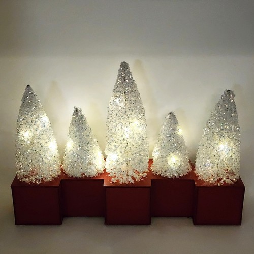 Valerie Parr Hill JOY Iluminado BLANCO BRILLO ÁRBOLES DE NAVIDAD Sobre Bloques de Madera Roja - Imagen 6 de 8