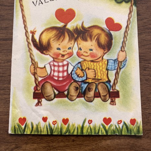 Tarjeta de felicitación vintage del día de San Valentín de los años 40 niño y niña en columpio EE. UU. P1A - Imagen 3 de 12
