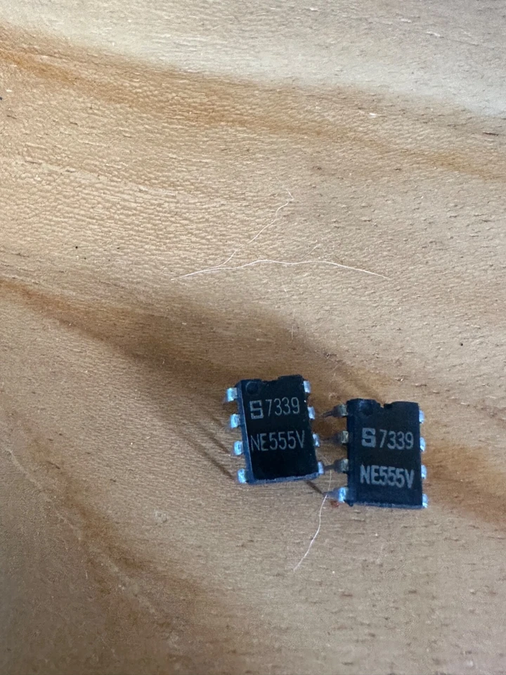 Микросхема интегральной схемы Signetics NE555V(7339) TImer - Изображение 2 из 2