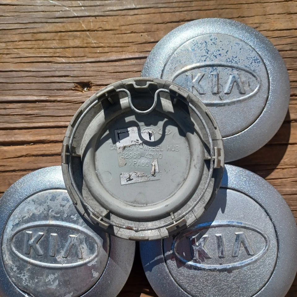 Juego de 4 tapas centrales Kia Sedona Sorento, 2006-2012 p/n 52960 4D100, repintadas Foto 3 de 3