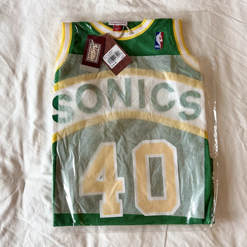 Mitchell & Ness Seattle Supersonics 1994-95 Shawn Kemp Swingman Jersey Size M - Image 4 of 4