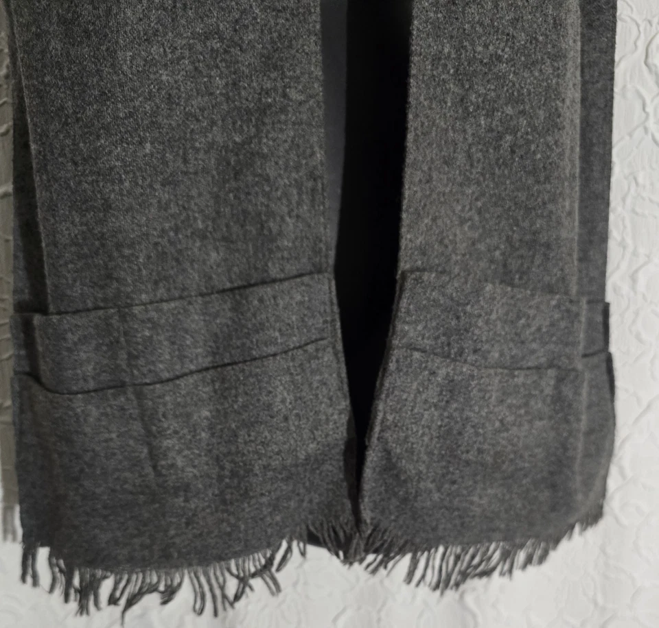 Bufanda cuello 100 % lana flecos rectangulares de colección con bolsillos gris carbón clásica Foto 4 de 4