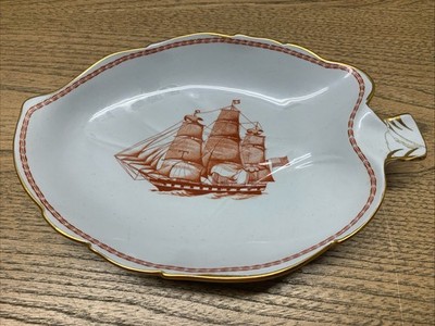 VTG Spode Trade Winds Red with Gold Trim Leaf Dinnerware Dish Read Damage