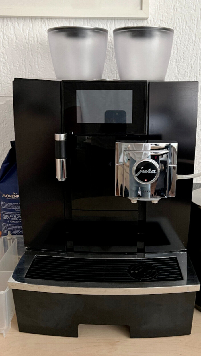 JURA GIGA X8c - Profi Kaffeevollautomat Swiss Festwasser Typ 15249 Rechnung MwSt