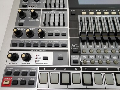 Roland MC-909 Music Sampler Sampling Groovebox Drum machine Roland MC-909 Music Sampler Sampling Groovebox Drum machine