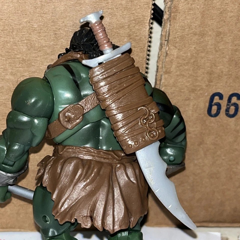 Figura de acción Hasbro Marvel Universe SKaar 2010 4"" serie 3 con espada Foto 3 de 4