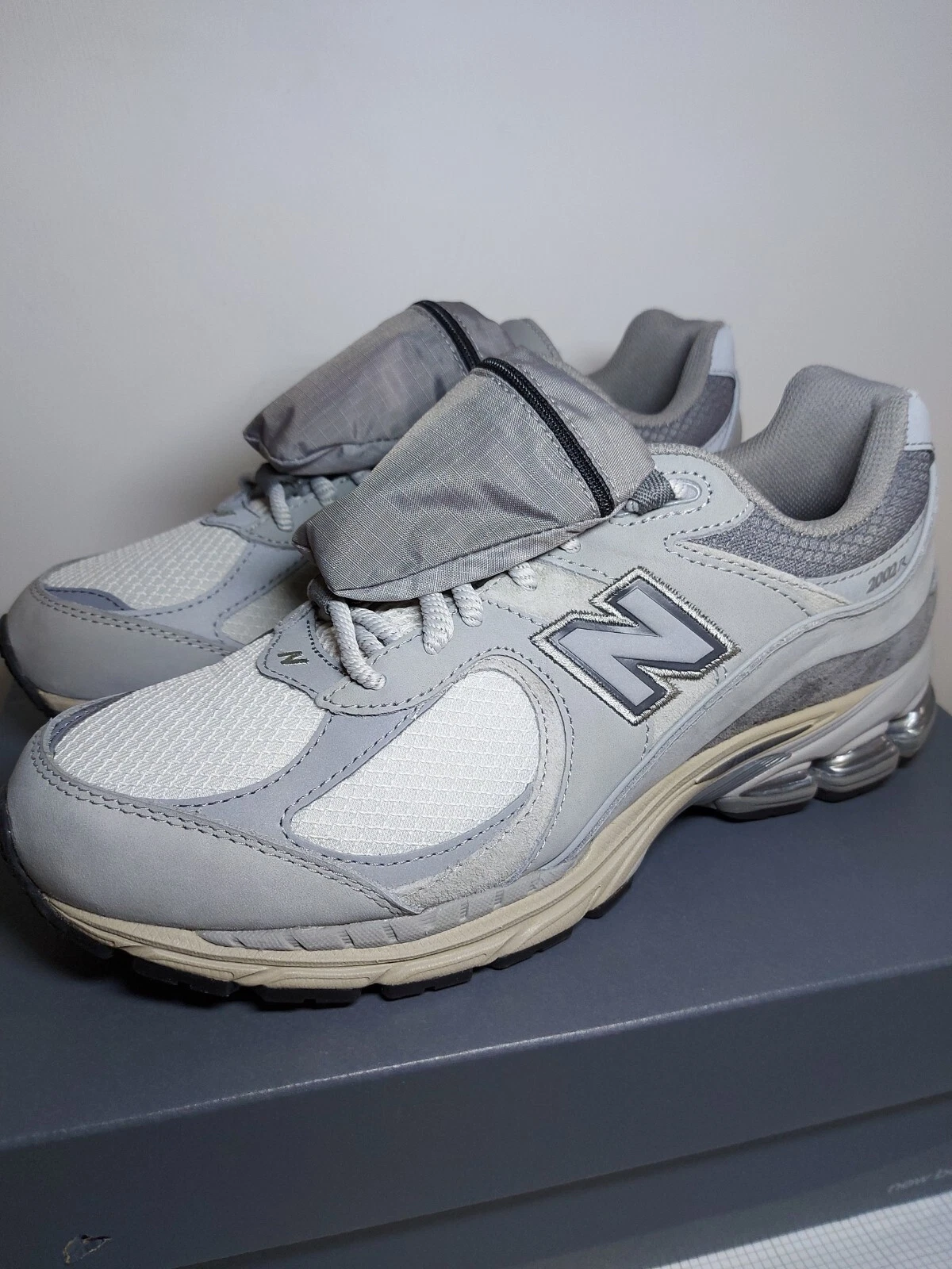 New Balance 2002r UK 8 EU 42 US 8 5 grigio tasca M2002RVC