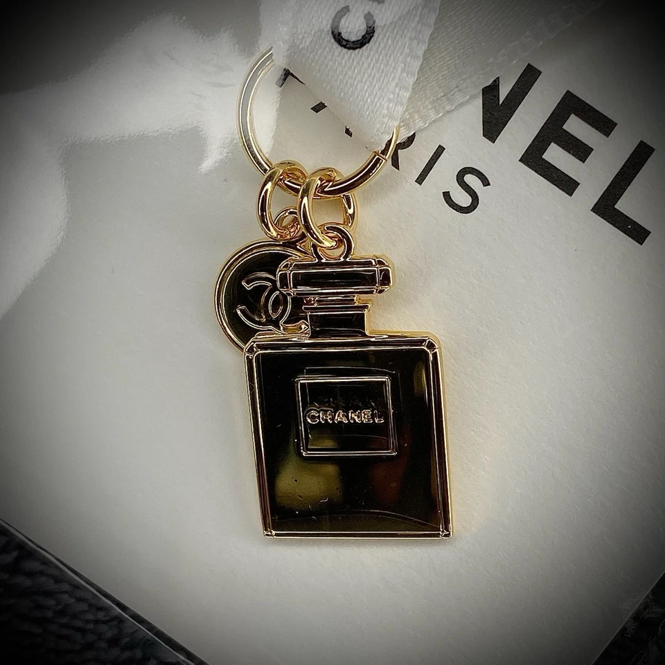 Chanel - Bottle Logo Charm - Gold Tone - Christmas Limited Edition - Collectible - Image 3 of 4