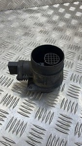 VW CADDY III Furgon 2KA, 2KH, 2CA, 2CH Luftmassenmesser 0281002531 31822046