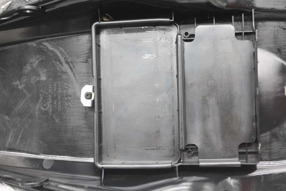 KTM 690 DUKE 2016 bandeja de batería inferior y juego de carenado Foto 4 de 4