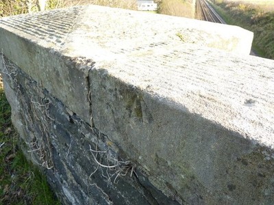 Foto A3 Drehmaßstab auf Eisenbahnbrücke, Star Llanddaniel Fab This Pi c2011