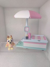 2022 BLUEY BINGO'S ICE CREAM CART Moose Toys Action Figure Set