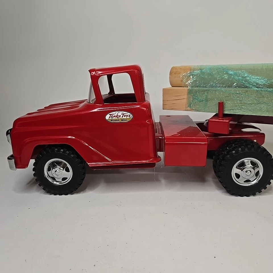 Camión y remolque de madera TONKA de colección Foto 2 de 4