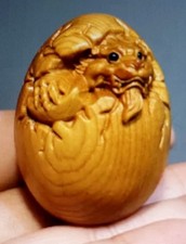WOODEN hand carved DRAGON EGG MINIATURE Sweet Collectable Ornament 4.5x3.5x3.5cm