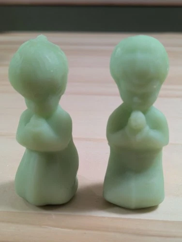 VTG Fenton - Satin Uranium Glass - Praying Boy And Girl Figures