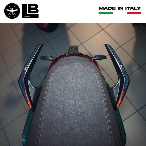Adesivi protezione maniglie compatibili con Moto Guzzi V100 Mandello 2022 - 2023 - Foto 3 di 5